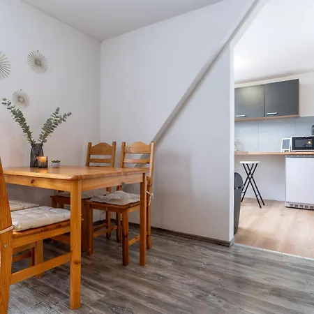 Lukas Haus Laffina *